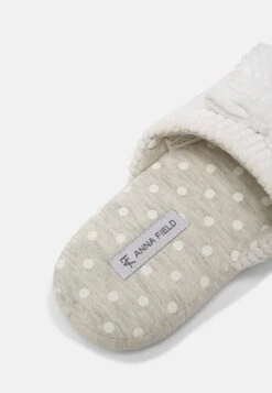 Anna Field Pantofole - White -Negozio al dettaglio Anna Field 59d1e9b3903d437abc72ba4a9afb5fad